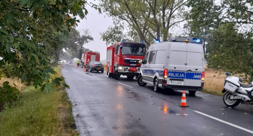 Na miejscu pracowała policja oraz straż pożarna. Nikt nie wymagał pomocy medycznej