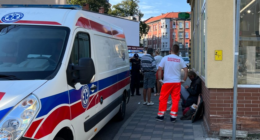  Na miejscu pracował tłumacz, ratownicy medyczni, funkcjonariusze policji oraz pracownik socjalny