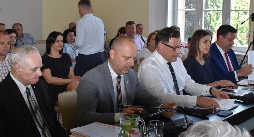 RIO stwierdziła m.in. naliczenie i wypłacenie zastępcom burmistrza i skarbnikowi zawyżonego wynagrodzenia 
