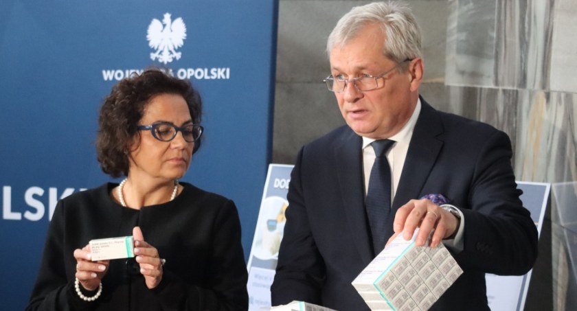 Wydawanie tabletek może nastąpić np. w przypadku awarii elektrowni jądrowej - mówił wojewoda Sławomir Kłosowski