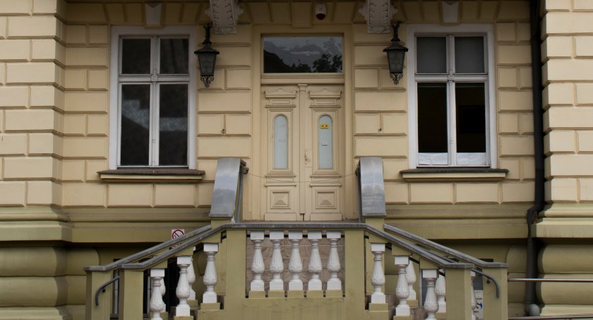 Wymiana okien miała dotyczyć parteru siedziby Starostwa Powiatowego w Nysie