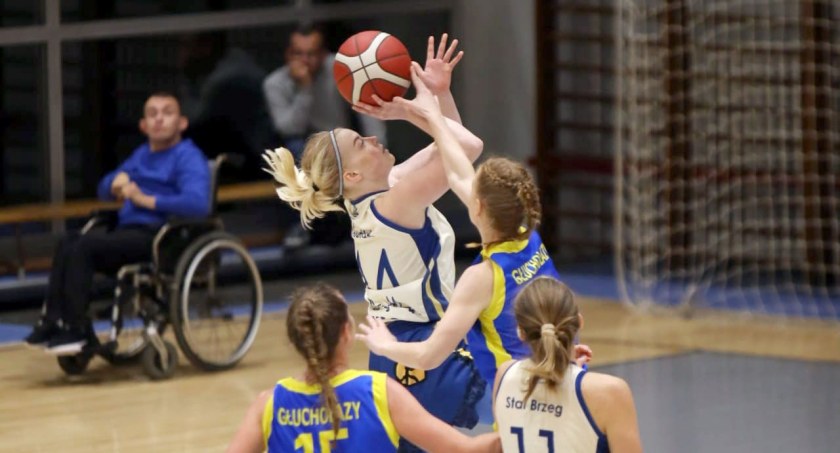 KSK Stal Brzeg - MUKS Chrobry Basket Głuchołazy 52:79. Dynamiczne wejście pod kosz Kamili Kudlak