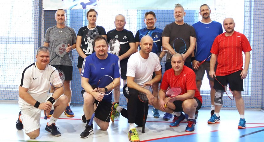 Uczestnicy turnieju. Stoją od lewej: Adam Dumański, Elżbieta Dumańska, Ryszard Bryk, Jacek Kużdżał, Marcin Sznajder, Janusz Trzęsimiech, Grzegorz Bukartyk; w dolnym rzędzie: Jacek Krzysztoń, Tomasz Zahuta, Radosław Kasprzyk i Radosław Bejczuk