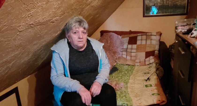 Mieszkanie jest tak małe, że śpię w łazience. Urzędnicy burmistrza uważają jednak, że jest za duże – żali się pani Anna