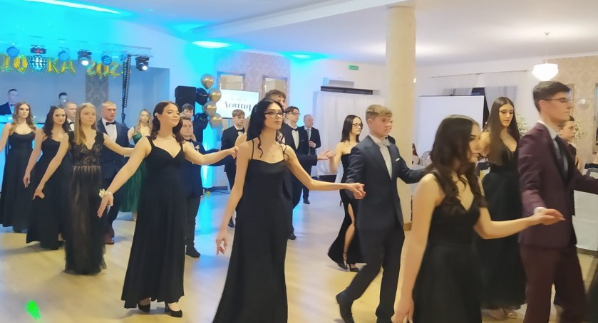 Sezon studniówkowy rozpoczęli uczniowie Carolinum    