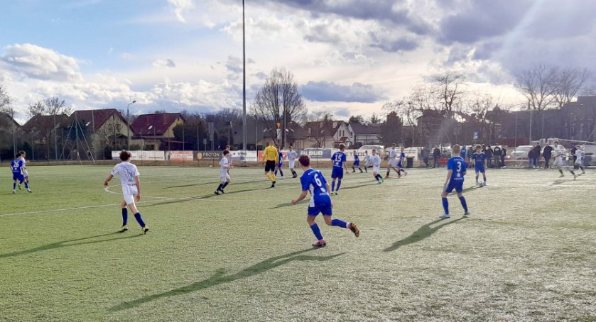 Polonia Nysa - AP MMKS Kluczbork 10:1. Jedna z kolejnych akcji ofensywnych nyskiej Polonii