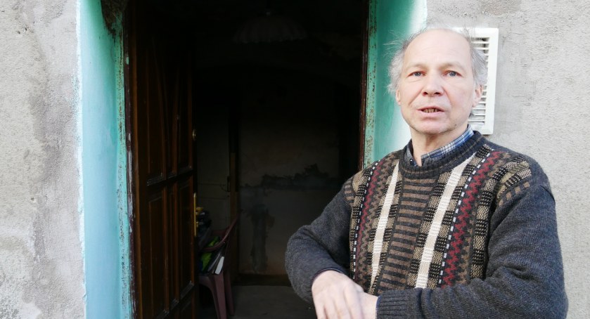 Mężczyzna szukał swojego miejsca na ziemi. Nie spodziewał, że zamiast tego znajdzie tylko kłopoty 