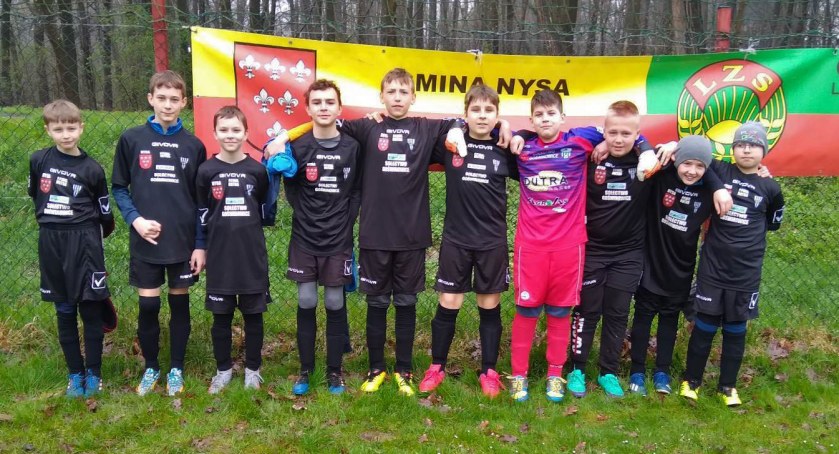 Drużyna młodzików LKS Goświnowice. Stoją od lewej: Dominik Szostek, Maciej Prus, Bartosz Kodlewicz, Jakub Janosz, Jakub Szyszka, Piotr Błądziński, Piotr Kunysz, Dominik Gibas, Igor Męcik, Michał Janowski.