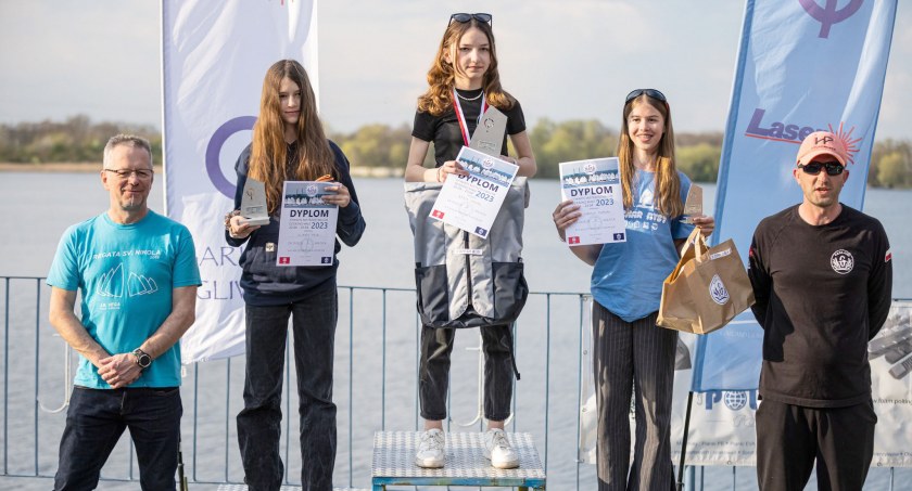 Na medalowym podium od lewej: Elżbieta Psiuk (TS Kuźnia Rybnik), Kamila Maziarz (LOK Garland Gliwice) i Gabriela Pietrzak (KŻ Nysa)