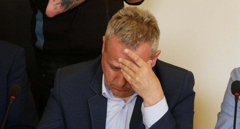 Ireneusz Klimecki jest nauczycielem wychowania fizycznego w Publicznej Szkole Podstawowej Nr 1, w której spadła liczba uczniów. 