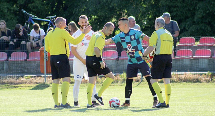 Przed meczem LZS Ścinawa Nyska Korfantów - Polonia Prószków 1:1