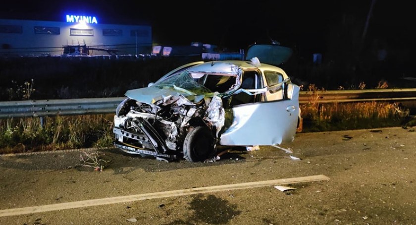 To cud, że kierowca osobówki przeżył wypadek  foto: OSP Pakosławice