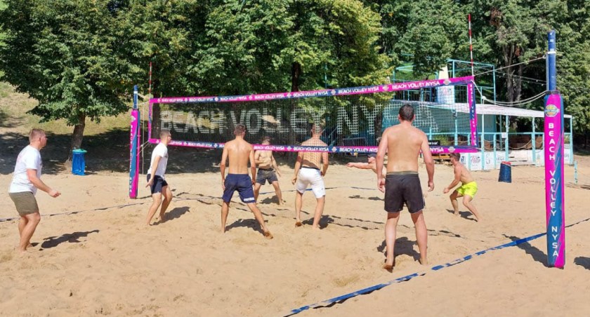 Zmagania strażaków na nyskiej plaży