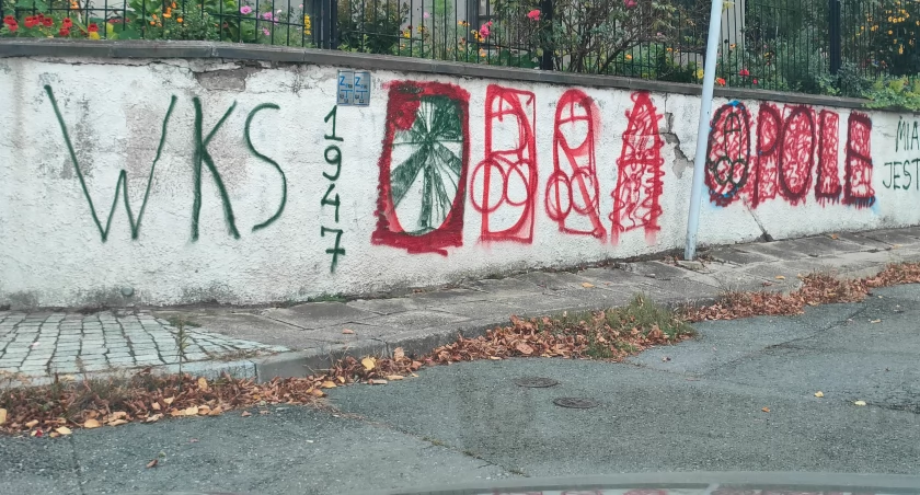 Nysa stała się areną walki między dwoma klubami piłkarskimi 