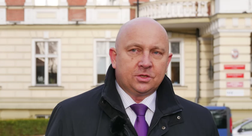 Starostwo likwidując dom dziecka w Paczkowie krzywdzi jego podopiecznych, którzy wyrywani są ze środowiska, w którym się wychowali – mówił na konferencji prasowej Piotr Piekarski