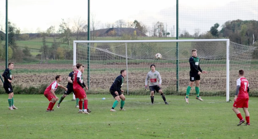 LZS Rzepce - LZS Ścinawa Nyska Korfantów 2:4. Pod bramką LZS Rzepce