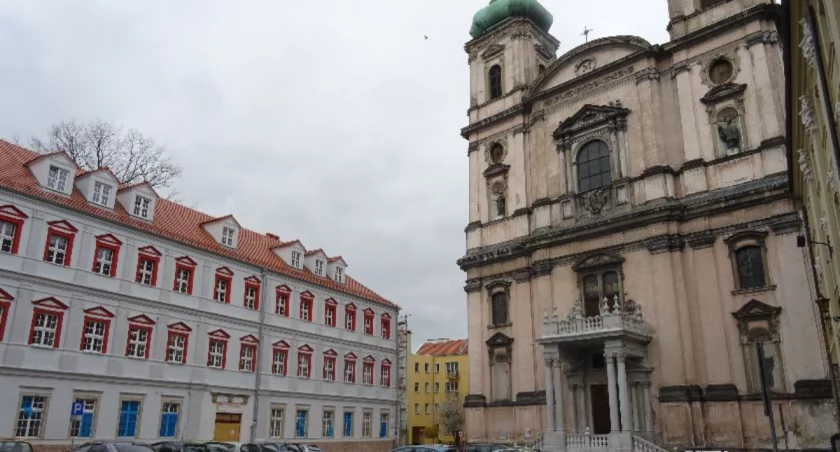 Kościół pw. Wniebowzięcia Najświętszej Marii Panny wymaga kapitalnego remontu. Podczas omawiania jego stanu na forum samorządowym padały nawet słowa, że brak działań może skończyć się nawet katastrofą budowlaną