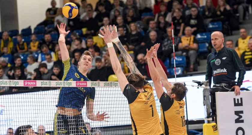 PGE GiEK Skra Bełchatów - PSG Stal Nysa 3:1. Atakuje Michał Gierżot