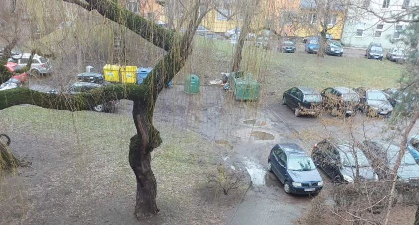 Gdyby wierzyć burmistrzowi, podwórko miało być wyremontowane już w 2015 roku!