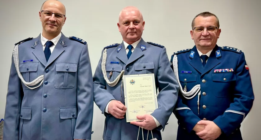 fot. Policja Nysa / Od lewej, mł. insp. Grzegorz Gawłowski, asp. sztab. Zbigniew Godyń, insp. Krzysztof Urban