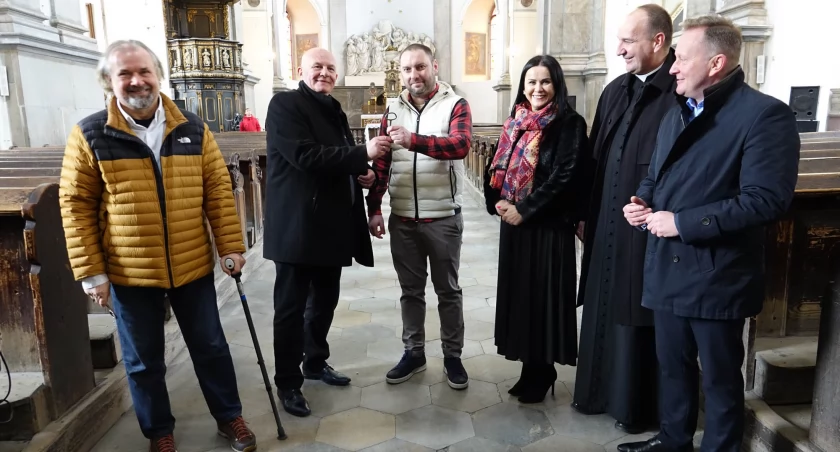 Przekazane klucze do świątyni wykonawcom
