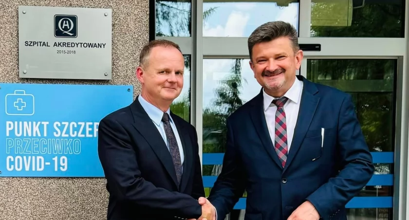 Paweł Salachna (z prawej) z wicewojewodą opolskim Piotrem Pośpiechem 