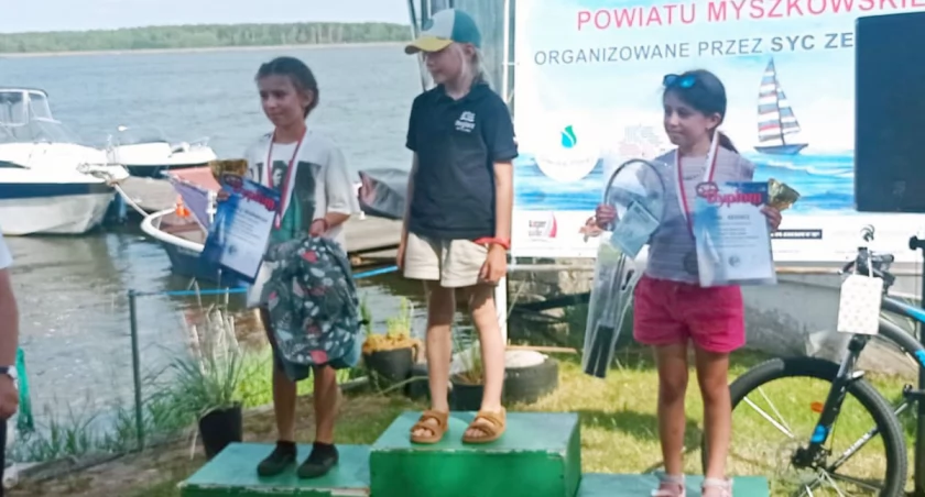 Olivia Kierpacz (z prawej) na medalowym podium