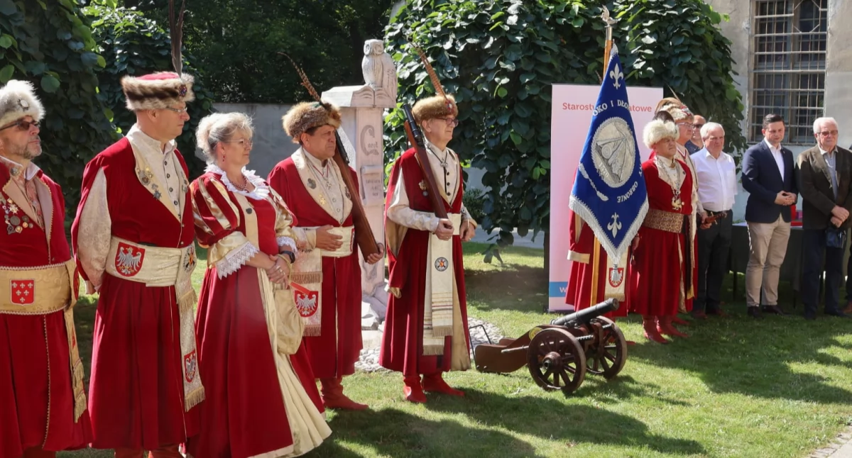 Ludzie, Sztandar Bractwa Kurkowego - zdjęcie, fotografia