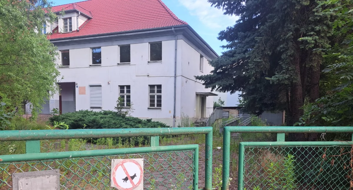 Samorząd, Były Caritas znowu kupca… - zdjęcie, fotografia