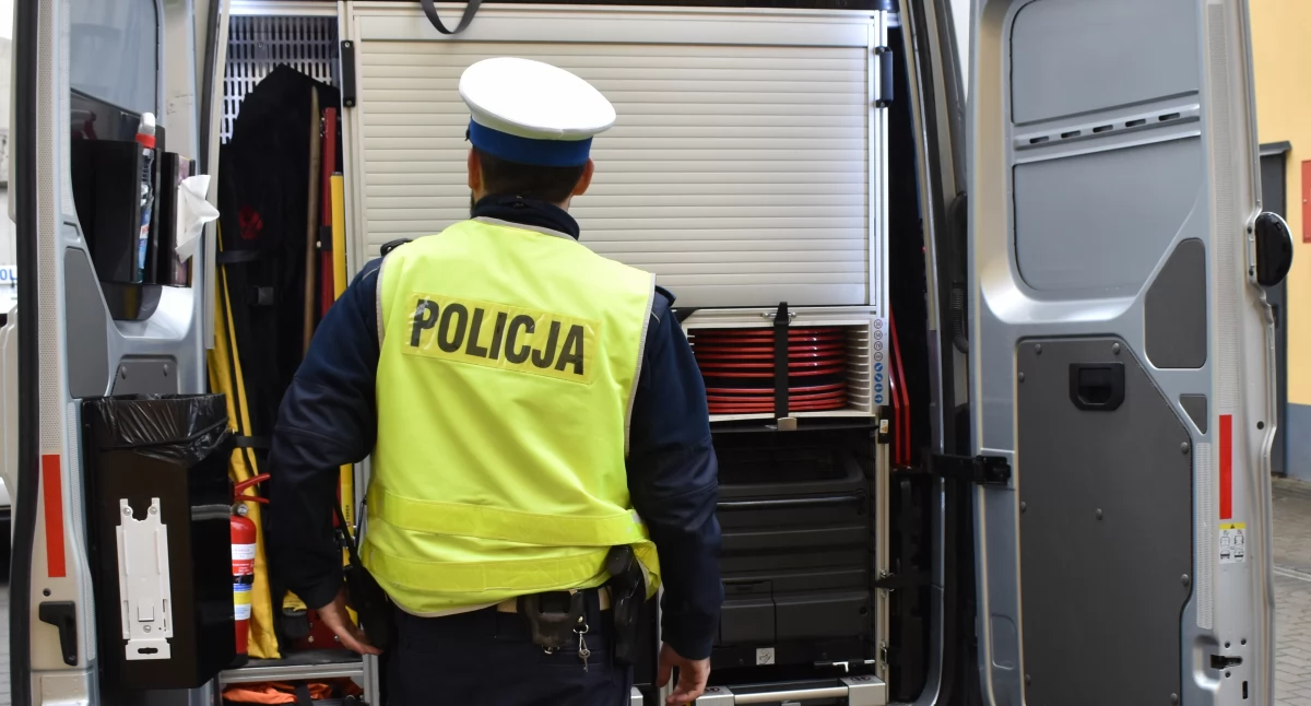 Policja , Wpadł przez parkowanie - zdjęcie, fotografia