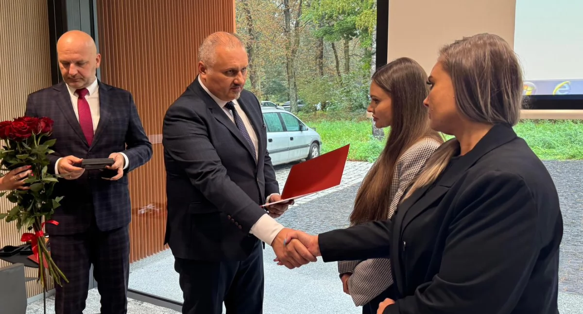 Powiat Nyski, Wręczono „Promereory” Powiatowe nagrody otrzymali Rajmund Miller Woźniak Edward Szupryczyński - zdjęcie, fotografia