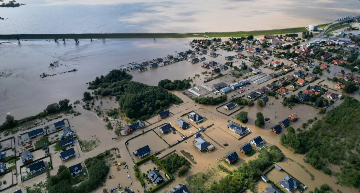 Kontrowersje, Powódź Zatopili Nysę - zdjęcie, fotografia