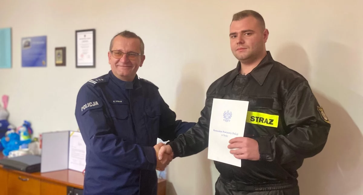 Policja , Strażak ochotnik zatrzymał pijanego kierowcę - zdjęcie, fotografia