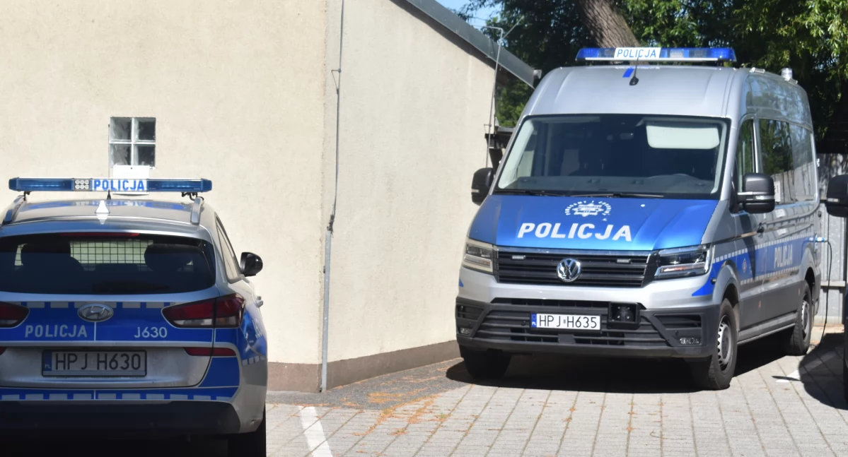 Policja , Pijany przewoził pasażera poszukiwanego listem gończym - zdjęcie, fotografia