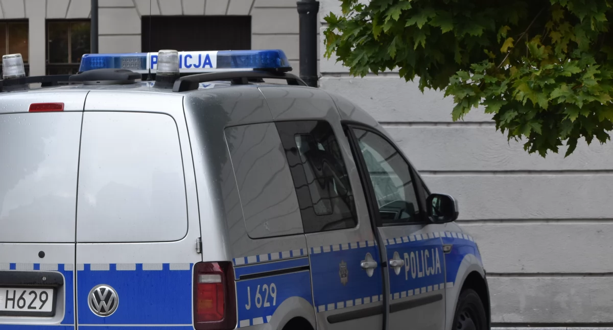 Policja , Pijany prawa jazdy przekroczył prędkość - zdjęcie, fotografia
