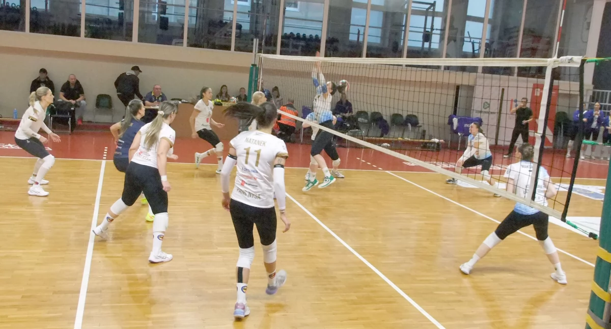 NTSK PANS Komunalnik Nysa - Polonia Łaziska Górne 3:0. Skuteczna kiwka w wykonaniu Agnieszki Pietraszewskiej