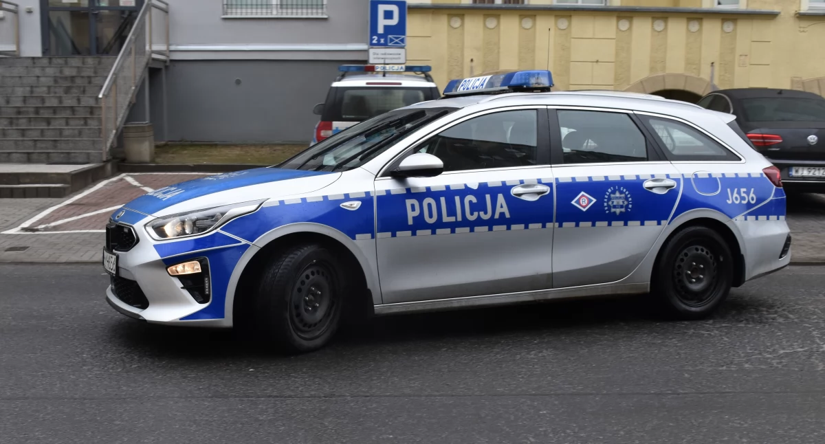 Policja , latek okradł Zostawił kartkę - zdjęcie, fotografia