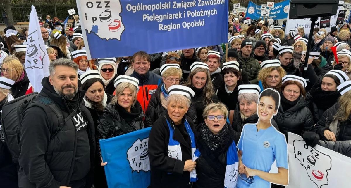 Opieka społeczna, Pielęgniarki pielęgniarze walczą swoje prawa!  - zdjęcie, fotografia