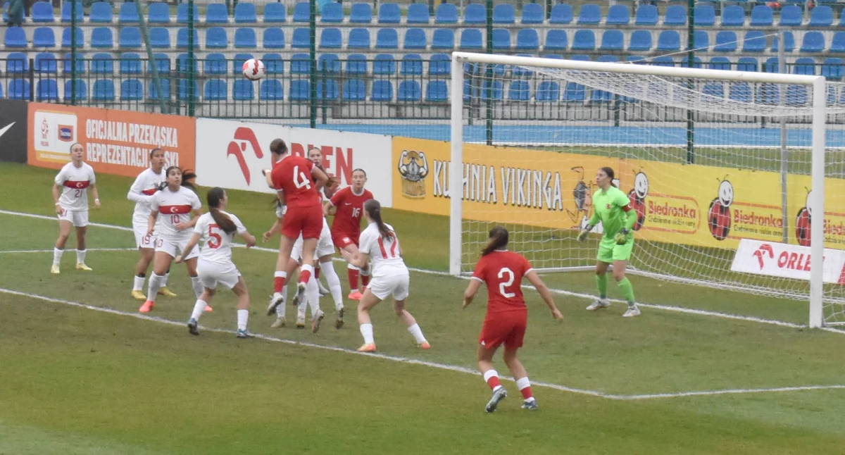 Polska - Turcja 8:0. W polu karnym Turczynek