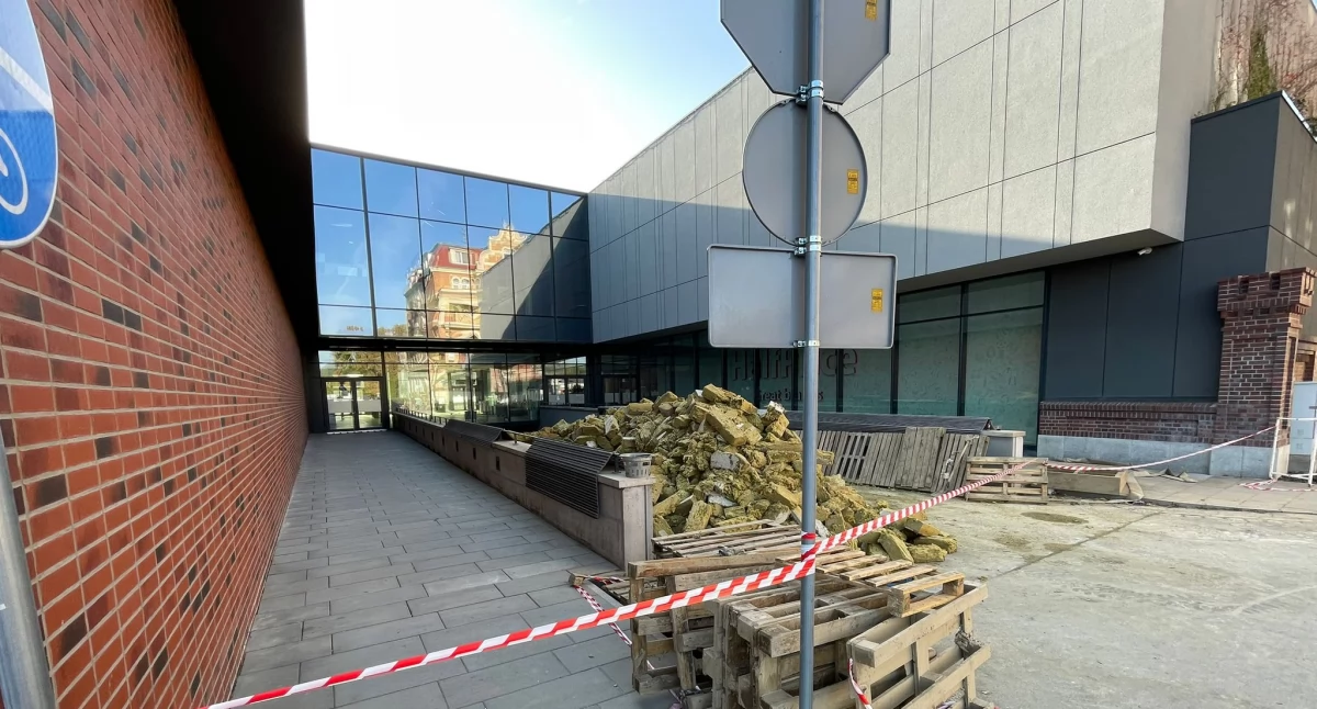 Sprawy społeczne, Dekada nadal zamknięta  - zdjęcie, fotografia