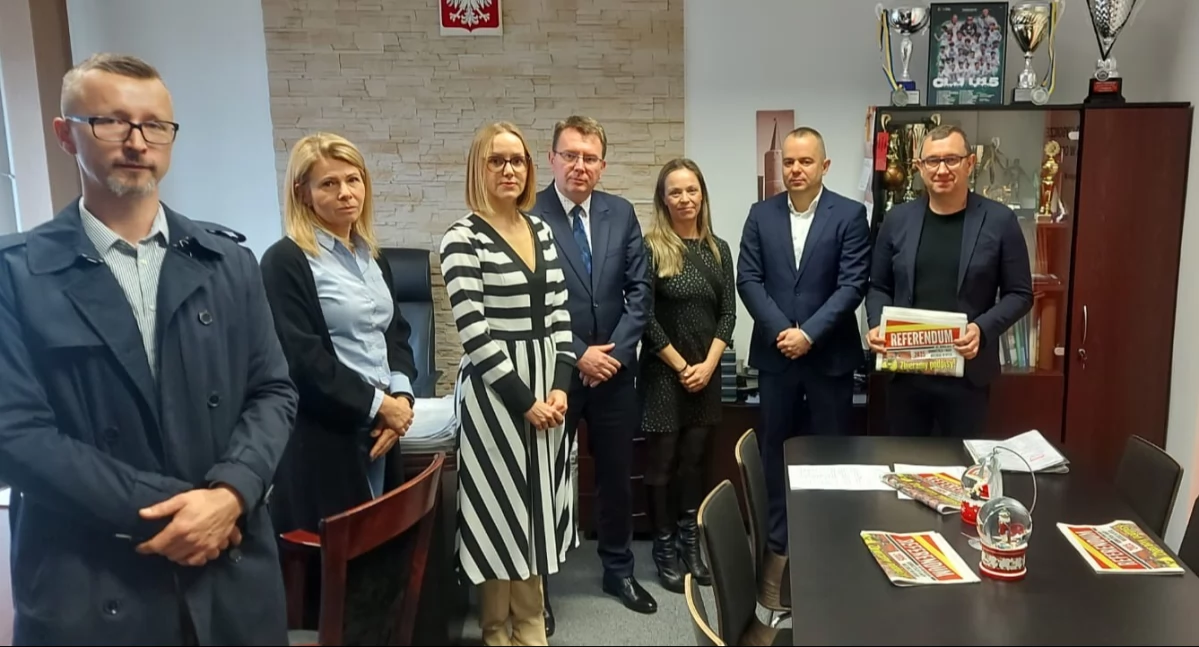Samorząd, Rozpoczęcie akcji referendalnej Nysie Organizatorzy złożyli dokumenty mogą zbierać podpisy - zdjęcie, fotografia
