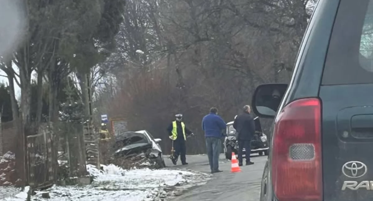 Policja , Poważne zderzenie dwóch samochodów - zdjęcie, fotografia