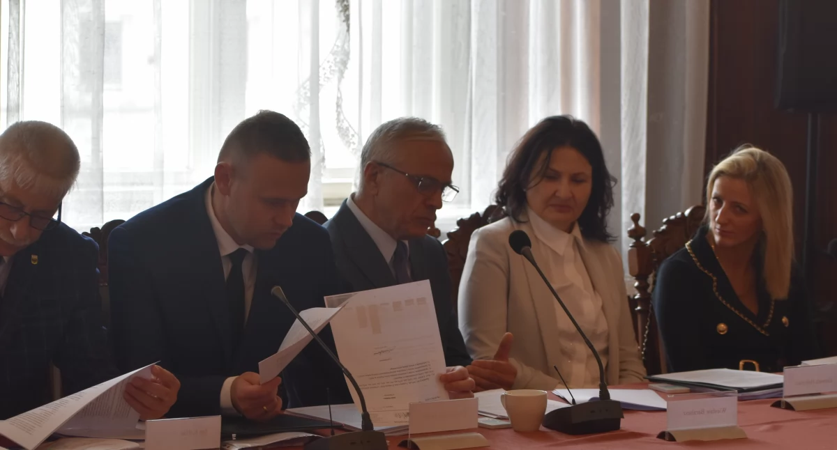Sprawy społeczne, Budżet gminy Paczków uchwalony jednogłośnie - zdjęcie, fotografia