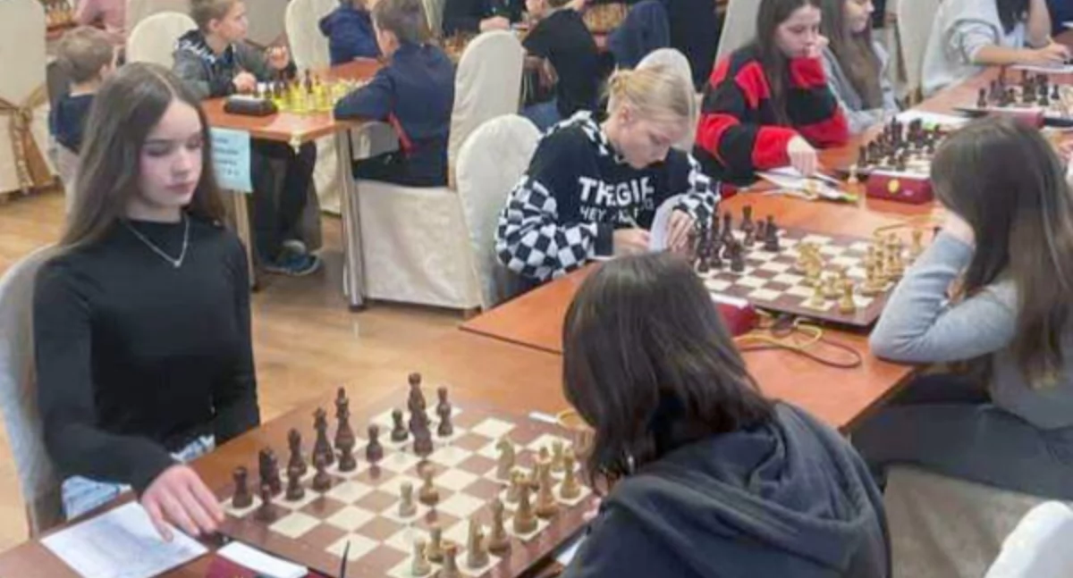 Marta potrafi grać z miną, mówiącą że właśnie odkryła strategię, którą Garri Kasparow ukrywał przez całą karierę