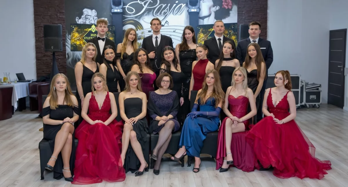 Studniówka 2025, Studniówka Zespół Szkół Placówek Oświatowych Nysie Liceum Ogólnokształcące - zdjęcie, fotografia