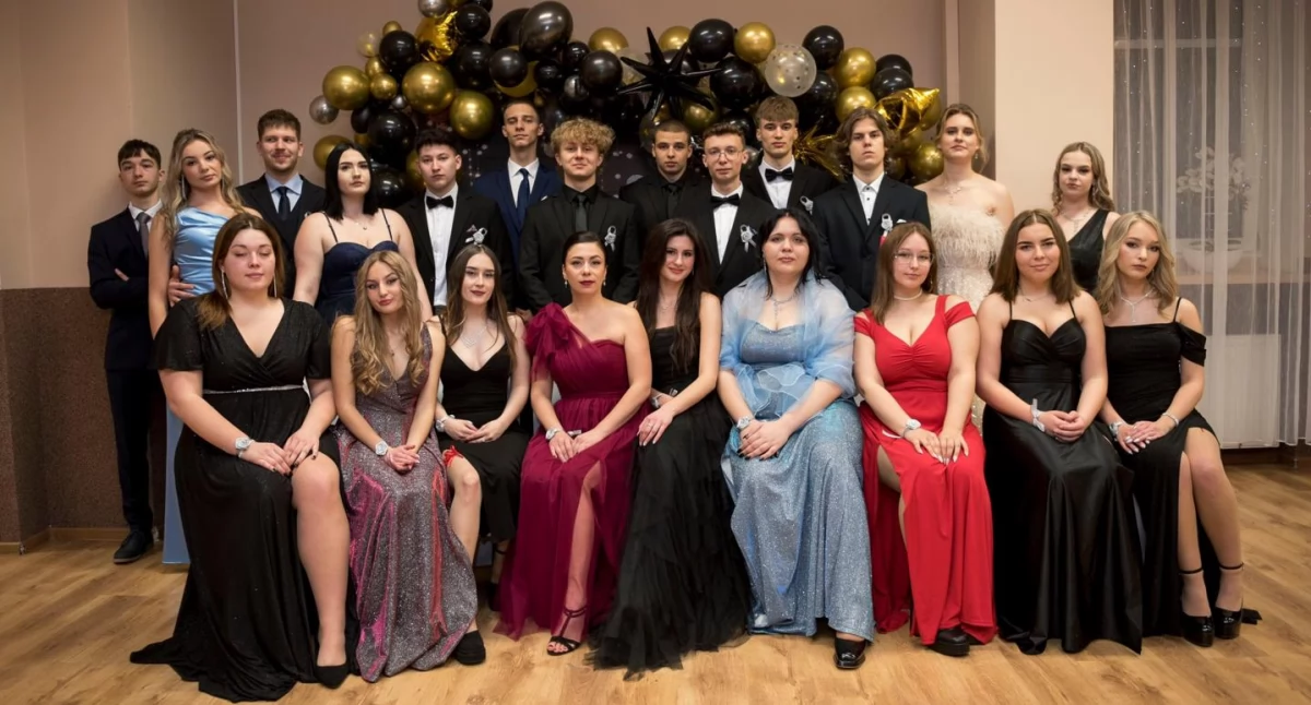 Studniówka 2025, Studniówka Niepubliczne Liceum Ogólnokształcące Głuchołazach klasa - zdjęcie, fotografia