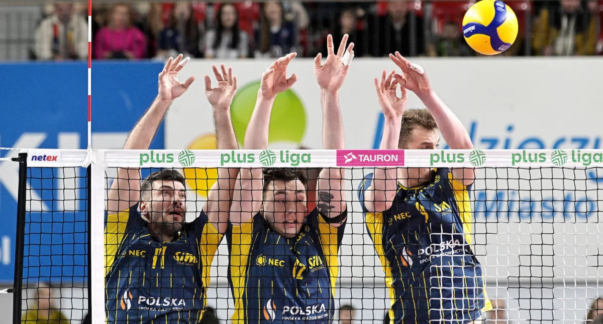 ZAKSA Kędzierzyn-Koźle - PSG Stal Nysa 3:2. Potrójny blok nyskiego zespołu. Od lewej: Patryk Szczurek, Nicolas Zerba i Michał Gierżot