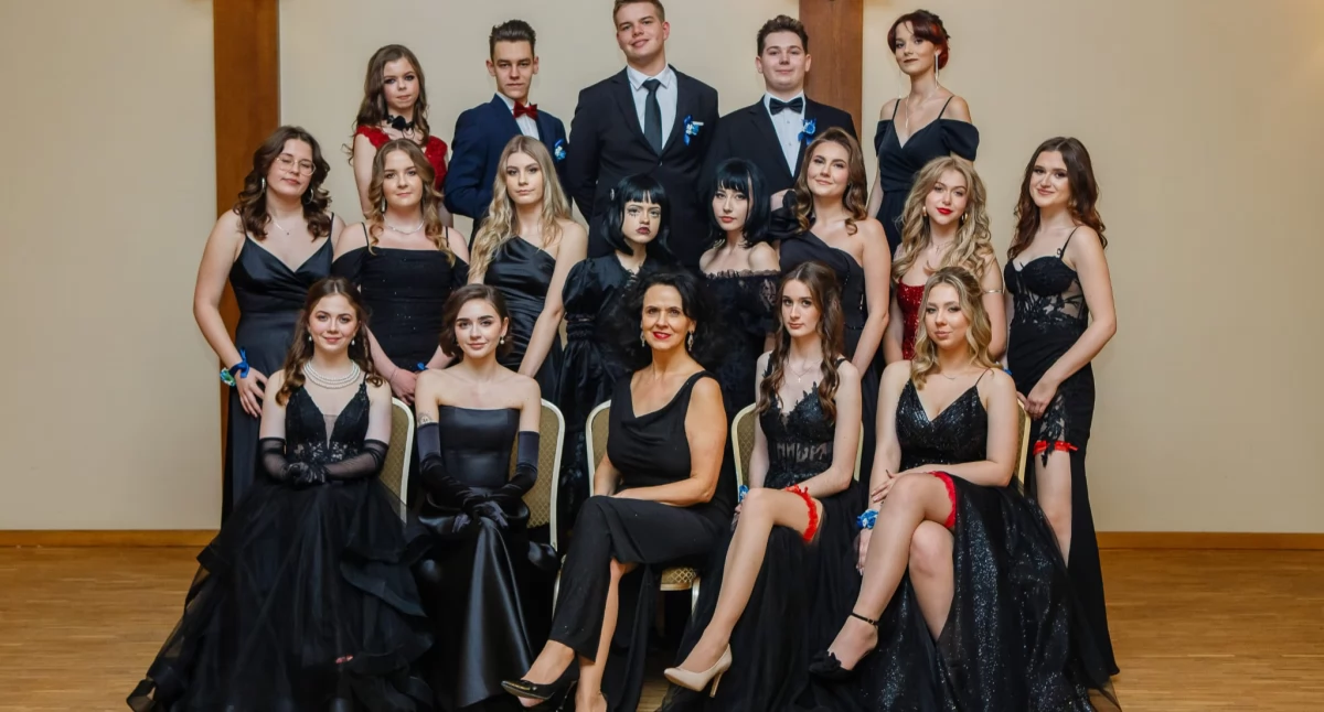 Studniówka 2025, Studniówka Liceum Ogólnokształcące Nysie klasa - zdjęcie, fotografia