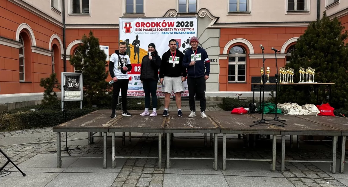 Sprawy społeczne, Wychowankowie pobiegli „Tropem Wilczym” - zdjęcie, fotografia