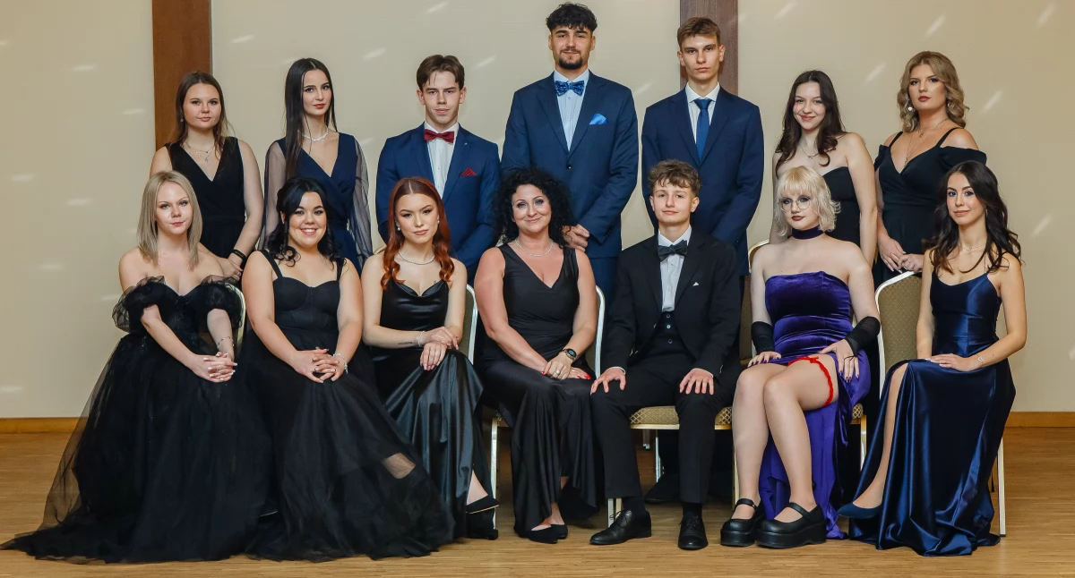 Studniówka 2025, Studniówka Liceum Ogólnokształcące Nysie klasa - zdjęcie, fotografia